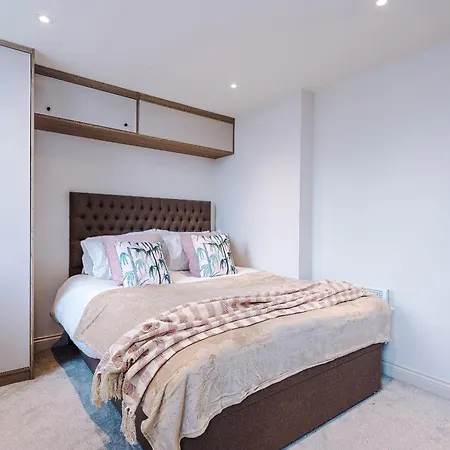 King Bed Premium * Leeds (West Yorkshire)